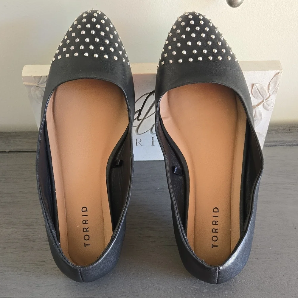 Torrid Slip On Studded Flats Sz 8.5ww